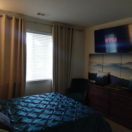 Six Flags Luxury Private Rooms サンタクラリタ エクステリア 写真